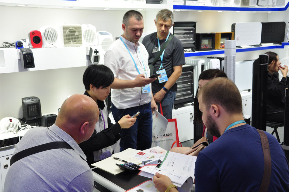 项敏市长看望124届广交会控股公司展区(图5)