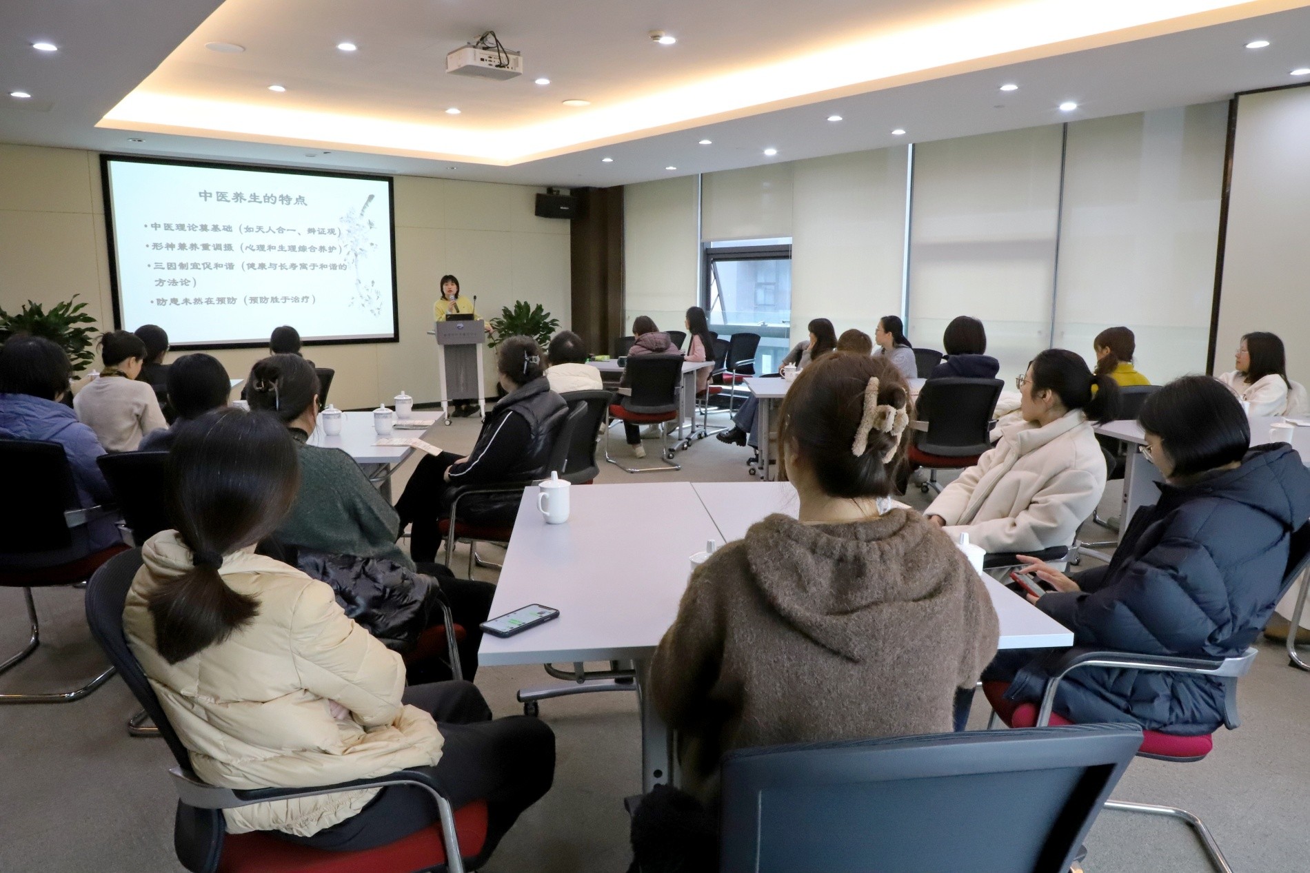 关爱女性健康，从中医养生开始 ——控股公司举办迎三八中医养生