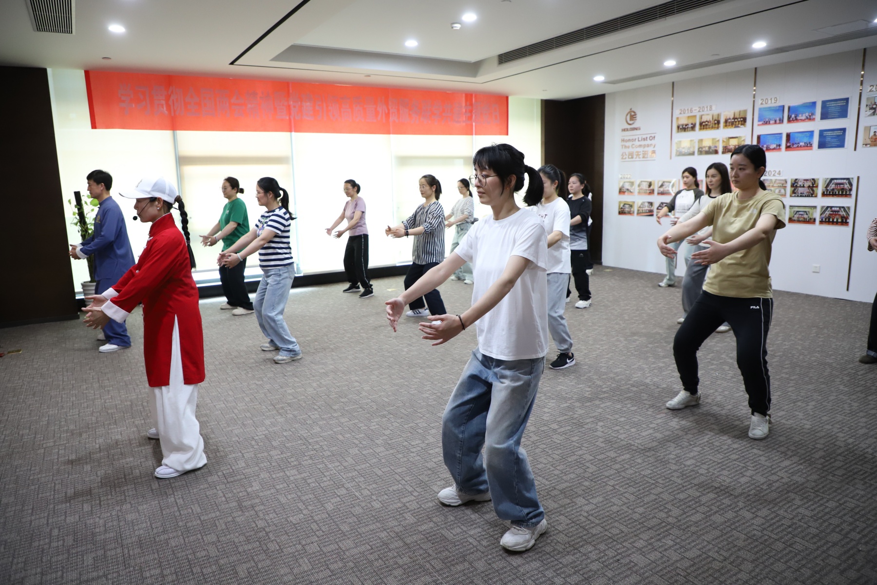 13-25042Q4263Y56.jpg