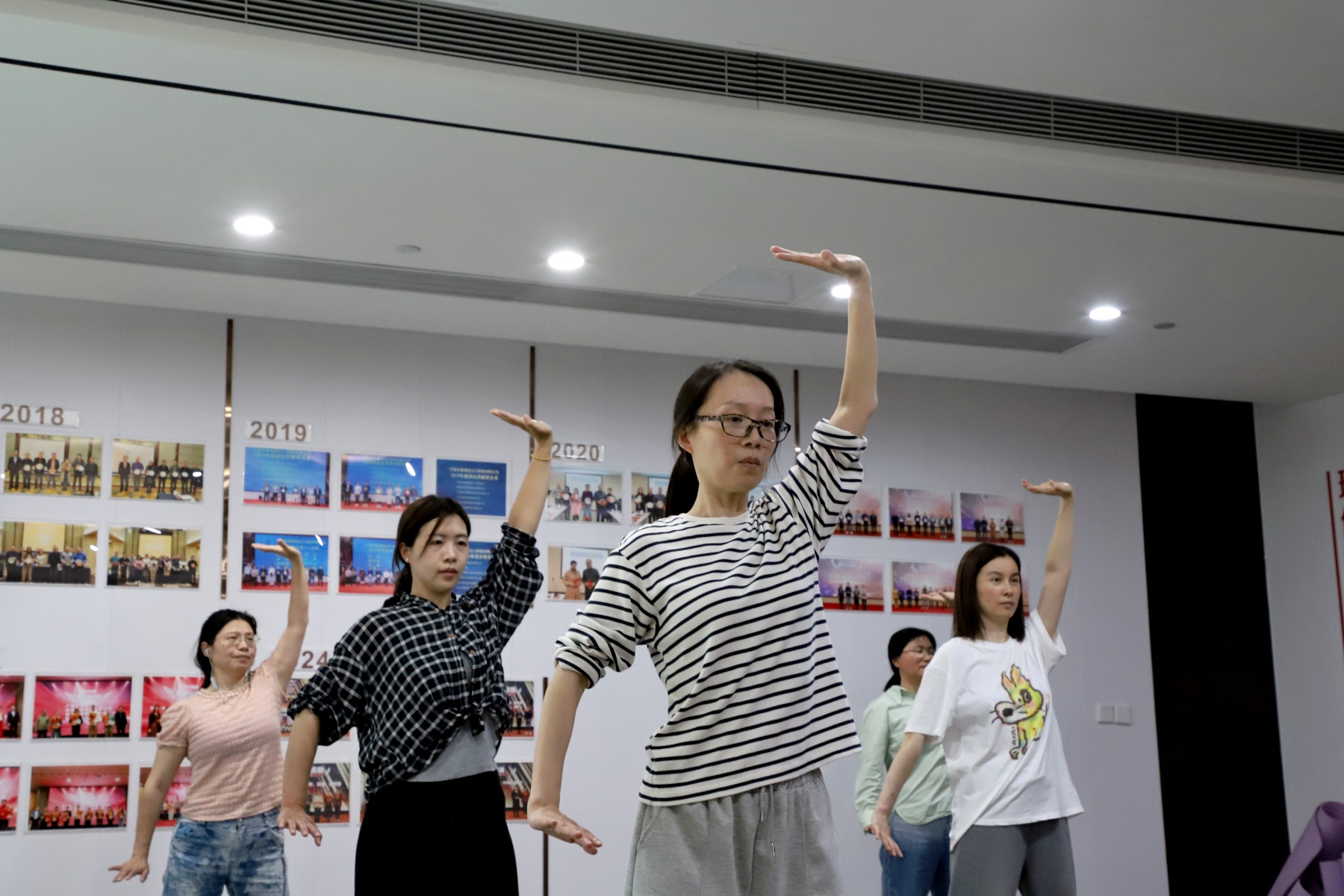 13-25042Q42R24F.jpg